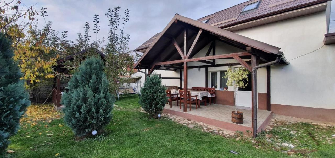 Casa De Oaspeti Laura Râșnov Zewnętrze zdjęcie